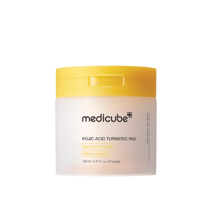 Imagen de producto recortada de Medicube Kojic Acid Turmeric Pad en un envase amarillo con discos exfoliantes que contienen ácido kójico, cúrcuma y ácido glicólico para un tono de piel más uniforme y luminosidad.