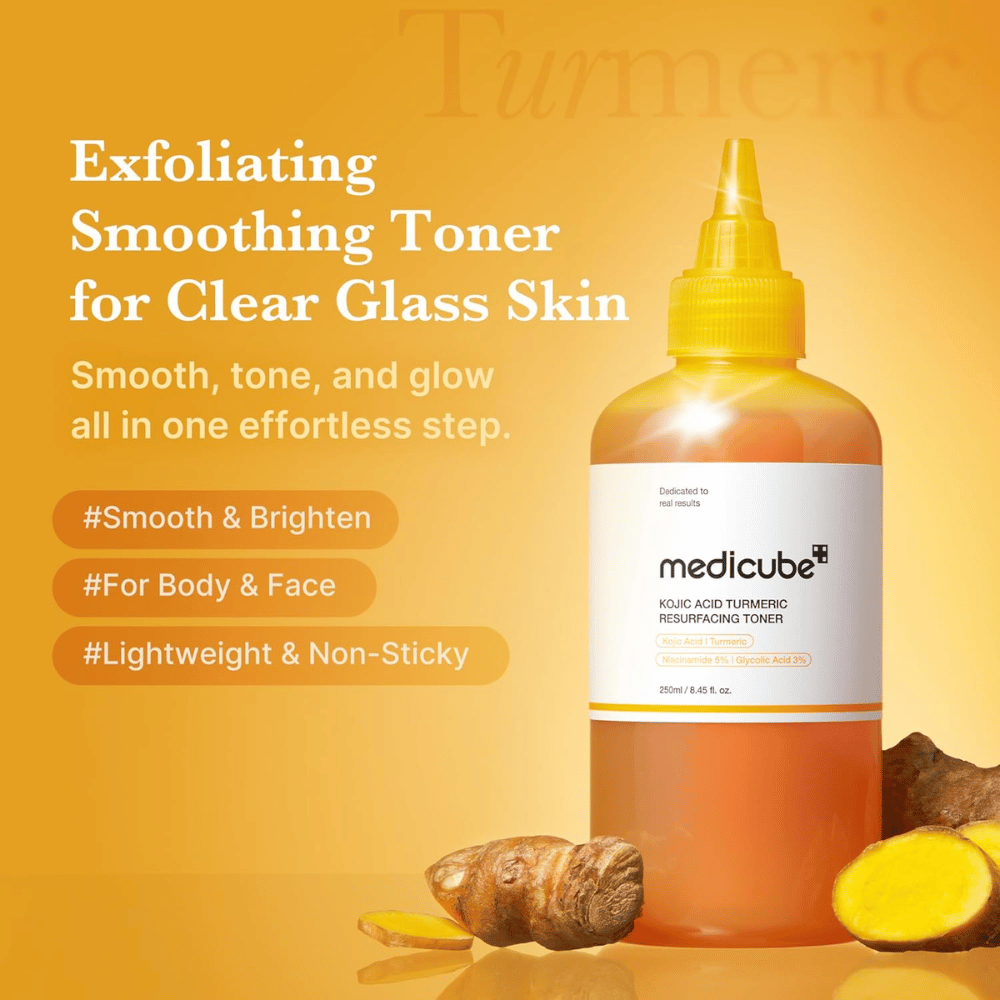 Imagen de campaña para Medicube Kojic Acid Turmeric Resurfacing Toner que destaca un tónico exfoliante para glow, tono de piel uniforme y fórmula ligeramente hidratante para rostro y cuerpo.