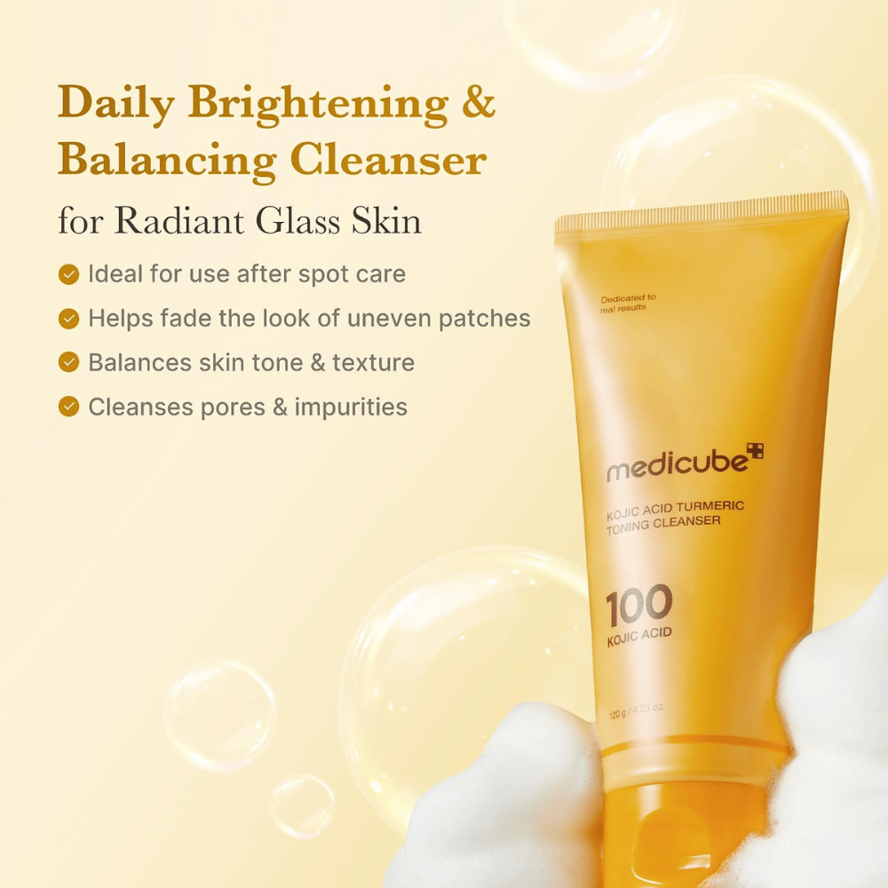 Medicube Kojic Acid Turmeric Toning Cleanser, limpiador para un tono de piel más uniforme y luminosidad. Tubo amarillo con espuma limpiadora y beneficios del producto.