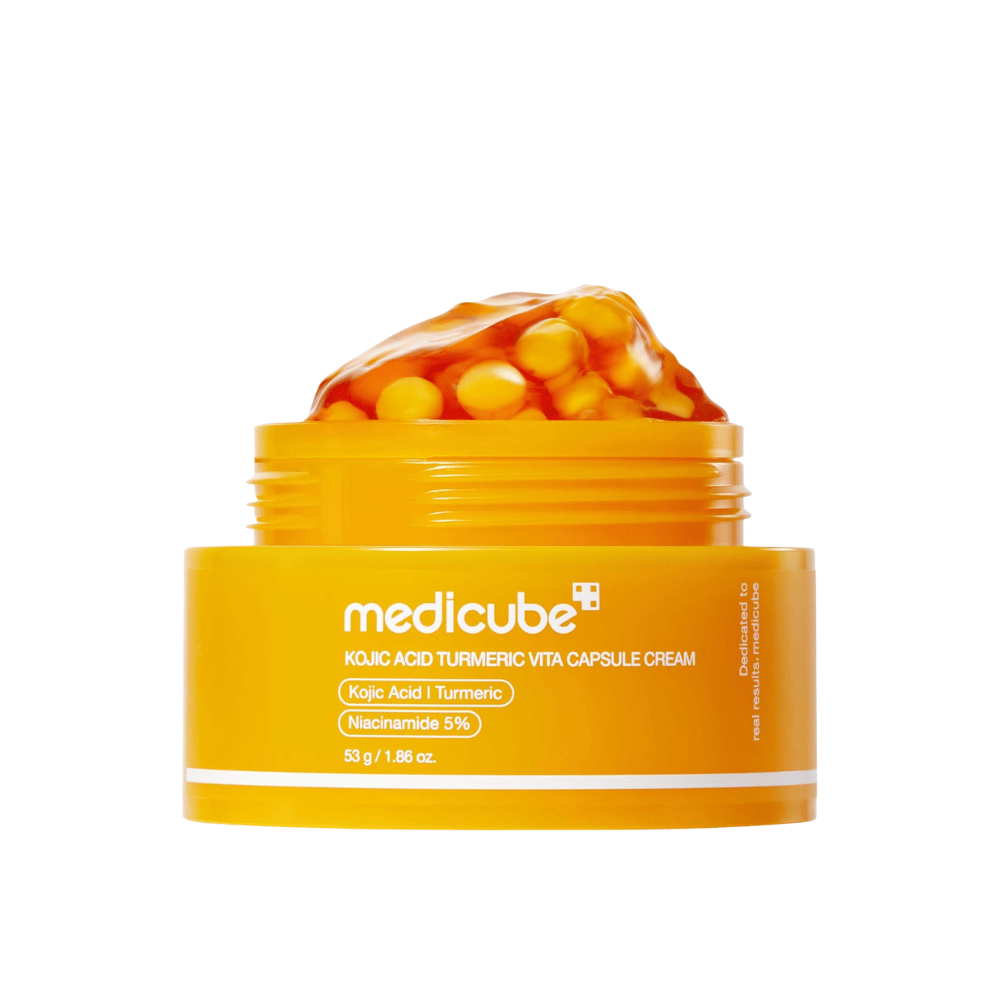 5. Medicube Kojic Acid Turmeric Vita Capsule Cream 53 g – tarro amarillo con crema en gel y cápsulas sobre fondo blanco