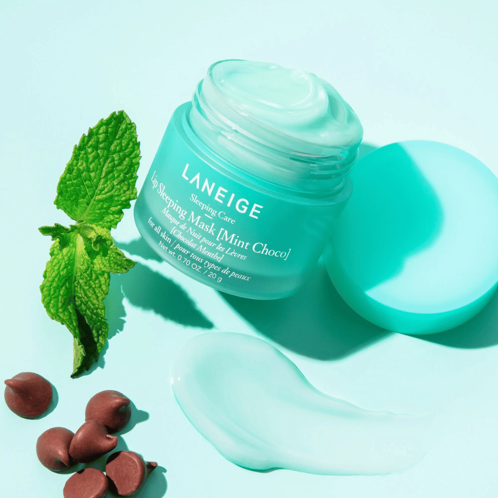LANEIGE's Lip Sleeping Mask Mint Choco 20g en fondo azul.