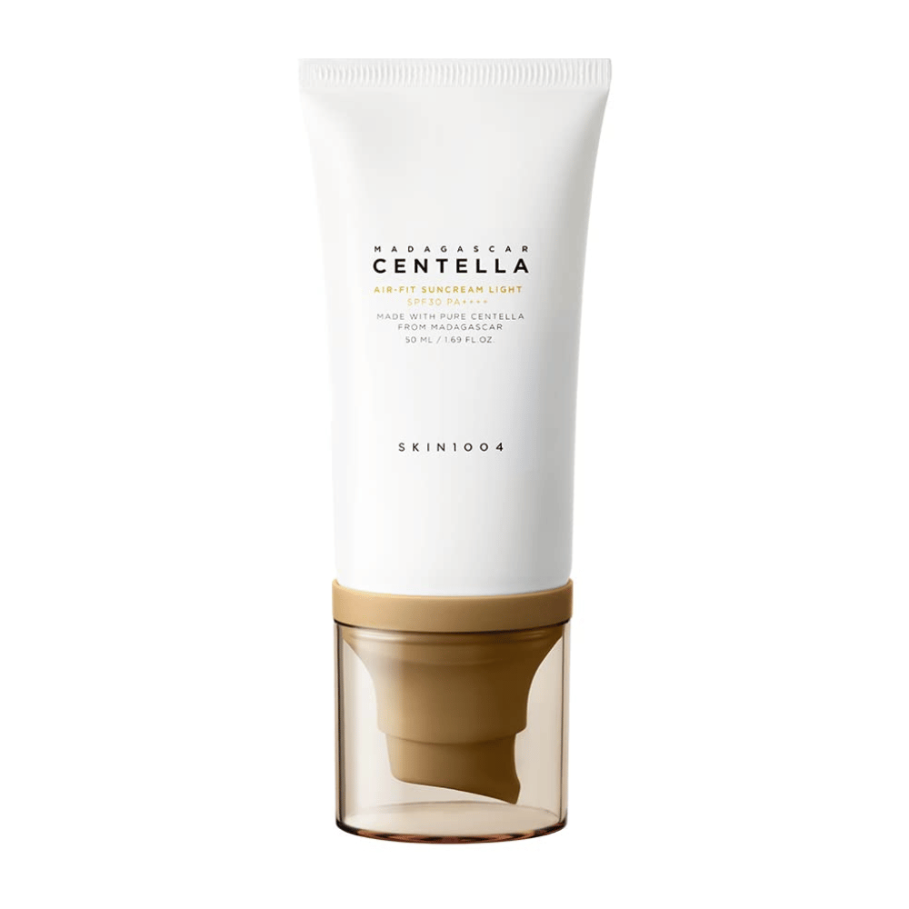 SKIN1004 Madagascar Centella Air-Fit Suncream Light SPF30 PA++++ – crema solar ligera con centella asiática que protege la piel, hidrata y es adecuada para piel sensible.