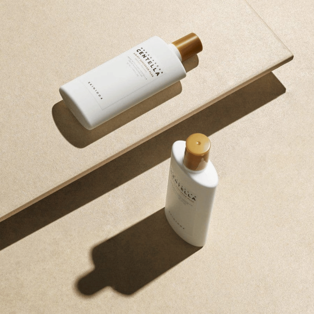 Crema solar de SKIN1004 con fórmula ligera y alta protección solar SPF50+ que hidrata la piel y es apta para todo tipo de pieles, incluida la piel sensible