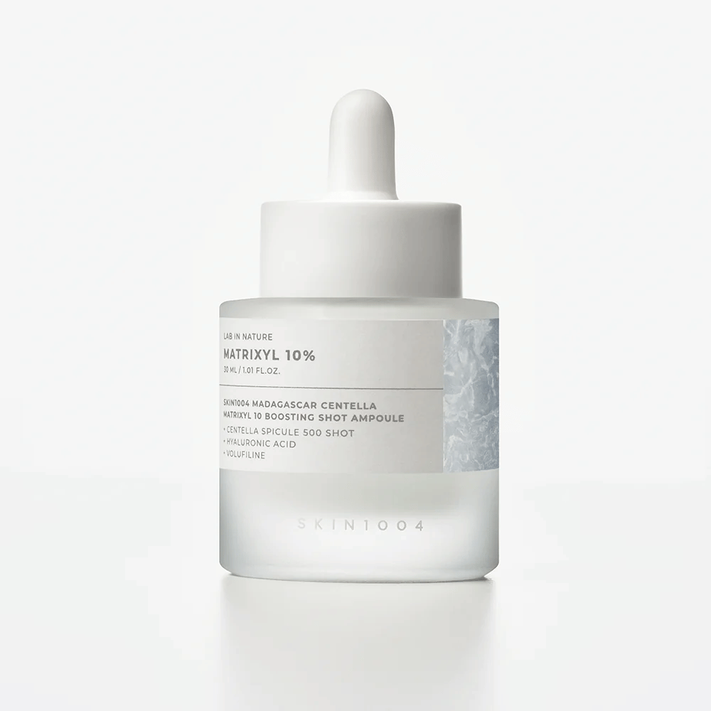 SKIN1004 Madagascar Centella Matrixyl 10 Boosting Shot Ampoule en empaque original – suero facial con Matrixyl 10 %, ácido hialurónico y centella para una piel rellenada y suave.