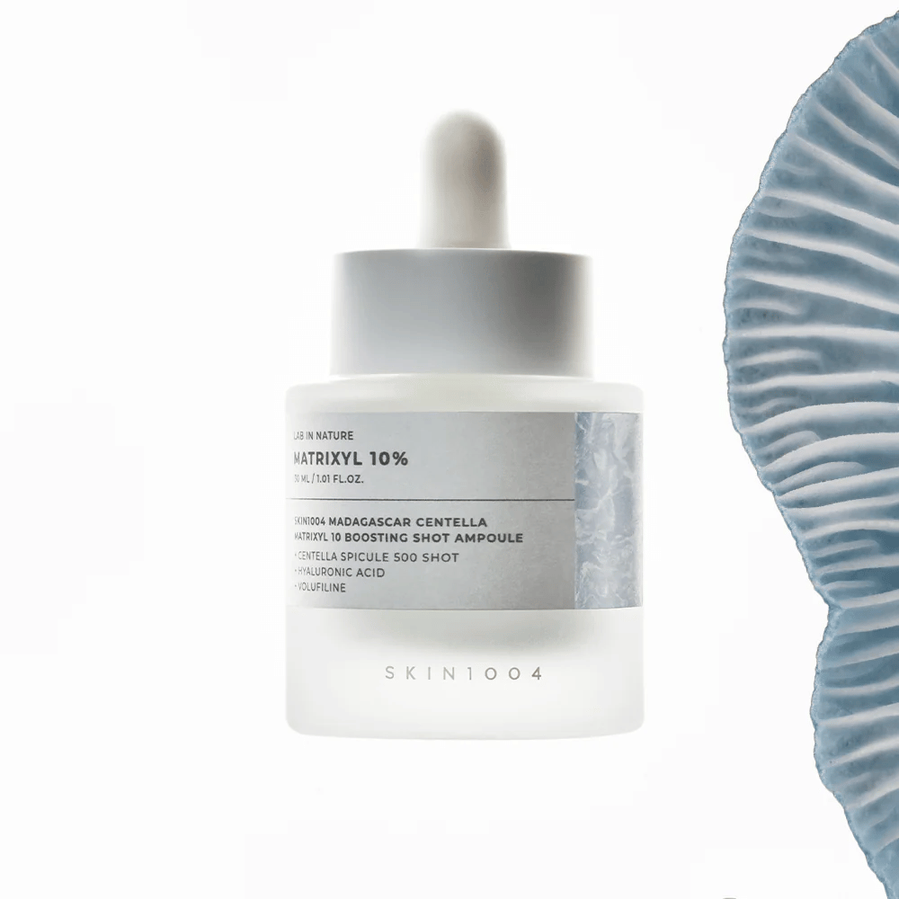 SKIN1004 Madagascar Centella Matrixyl 10 Boosting Shot Ampoule – suero coreano con 10 % de Matrixyl y centella asiática para una piel más firme, mejor elasticidad e hidratación intensa.