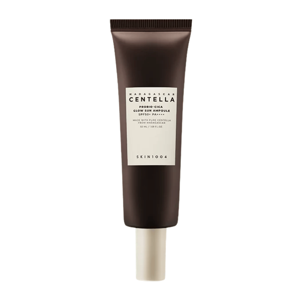 SKIN1004 Madagascar Centella Probio-Cica Glow Sun Ampoule es un protector solar con SPF50+ PA++++ que proporciona un hermoso brillo mientras calma y fortalece la piel con centella de Madagascar. Adecuado para piel sensible.