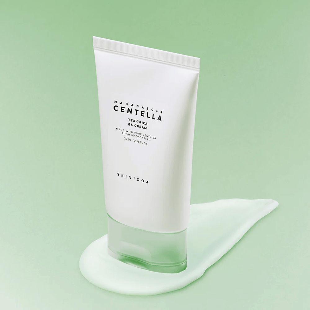 Crema facial hidratante con pantenol y centella que fortalece la barrera cutánea y proporciona un efecto calmante en la piel sensible