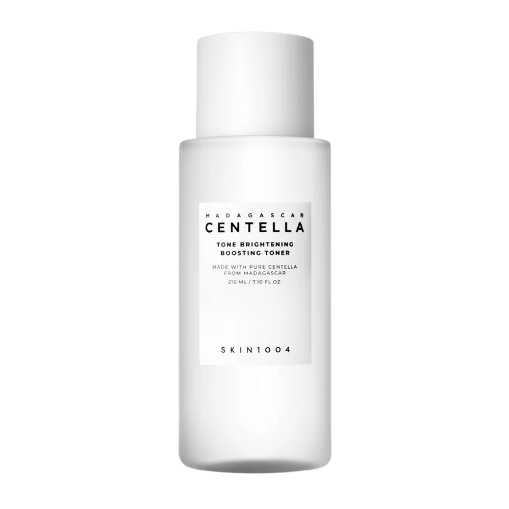 Imagen del producto de SKIN1004 Madagascar Centella Tone Brightening Boosting Toner: una botella blanca, elegante, con diseño minimalista y texto negro.