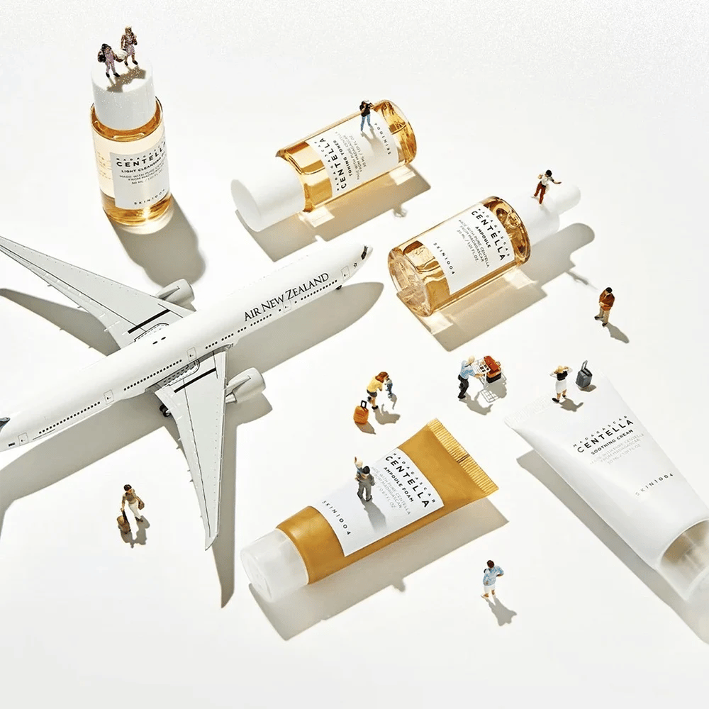 Madagascar Centella Travel Kit contiene todos los productos necesarios para una rutina completa de cuidado de la piel. Es perfecto para viajes e incluye aceite de limpieza ligero, espuma de ampolla, tónico tonificante, ampolla y crema calmante para hidratar y calmar la piel.