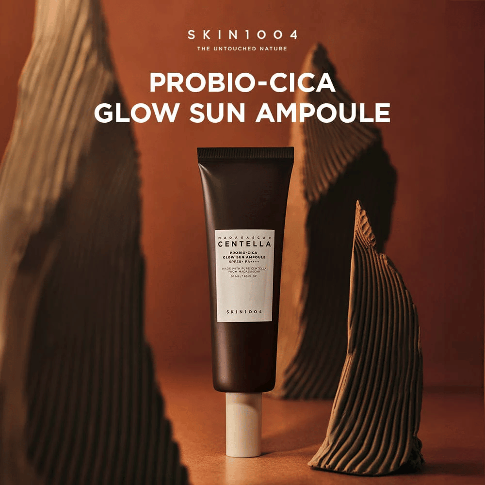 SKIN1004 Madagascar Centella Probio-Cica Glow Sun Ampoule – un protector solar nutritivo con SPF50+ PA++++ que aporta luminosidad, protege y fortalece la barrera cutánea con probióticos y centella de Madagascar. También es adecuado para piel sensible.