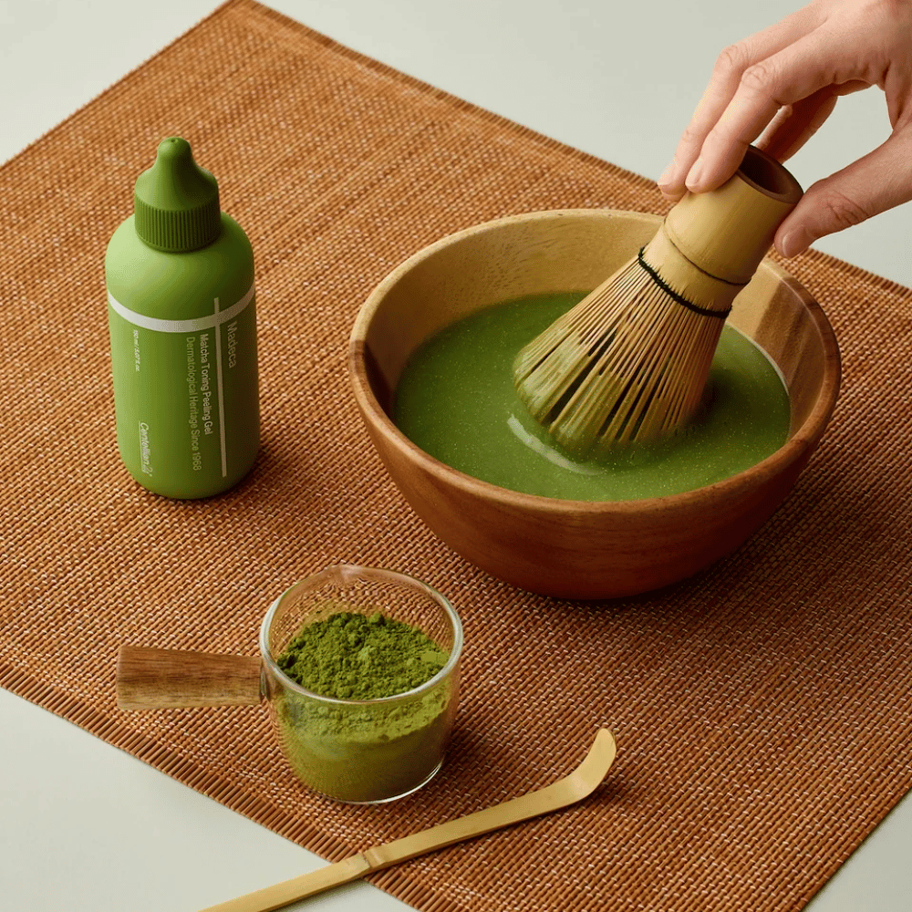Centellian24 Madeca Matcha Toning Peeling Gel imagen de ingredientes – peeling gel inspirado en matcha que ayuda a limpiar la piel, eliminar células muertas y mejorar el brillo de la piel.