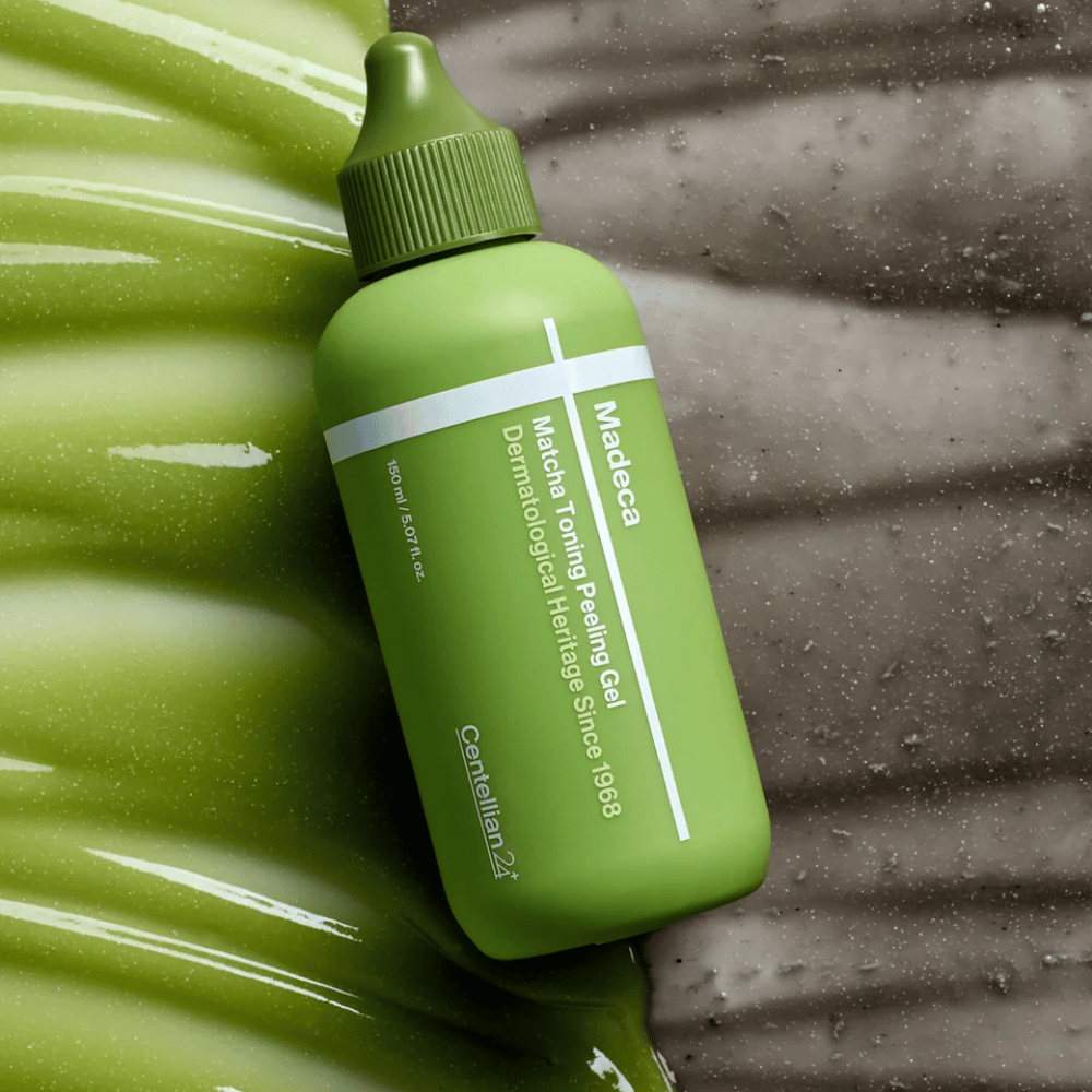Centellian24 Madeca Matcha Toning Peeling Gel – coreano peeling gel con matcha que ayuda a exfoliar la piel suavemente, eliminar células muertas y dar un tono de piel más claro y uniforme.