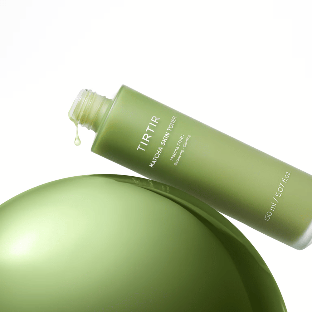 TIRTIR Matcha Skin Toner con matcha PDRN que equilibra la piel, calma la irritación y aporta hidratación para un tono de piel sano y uniforme.