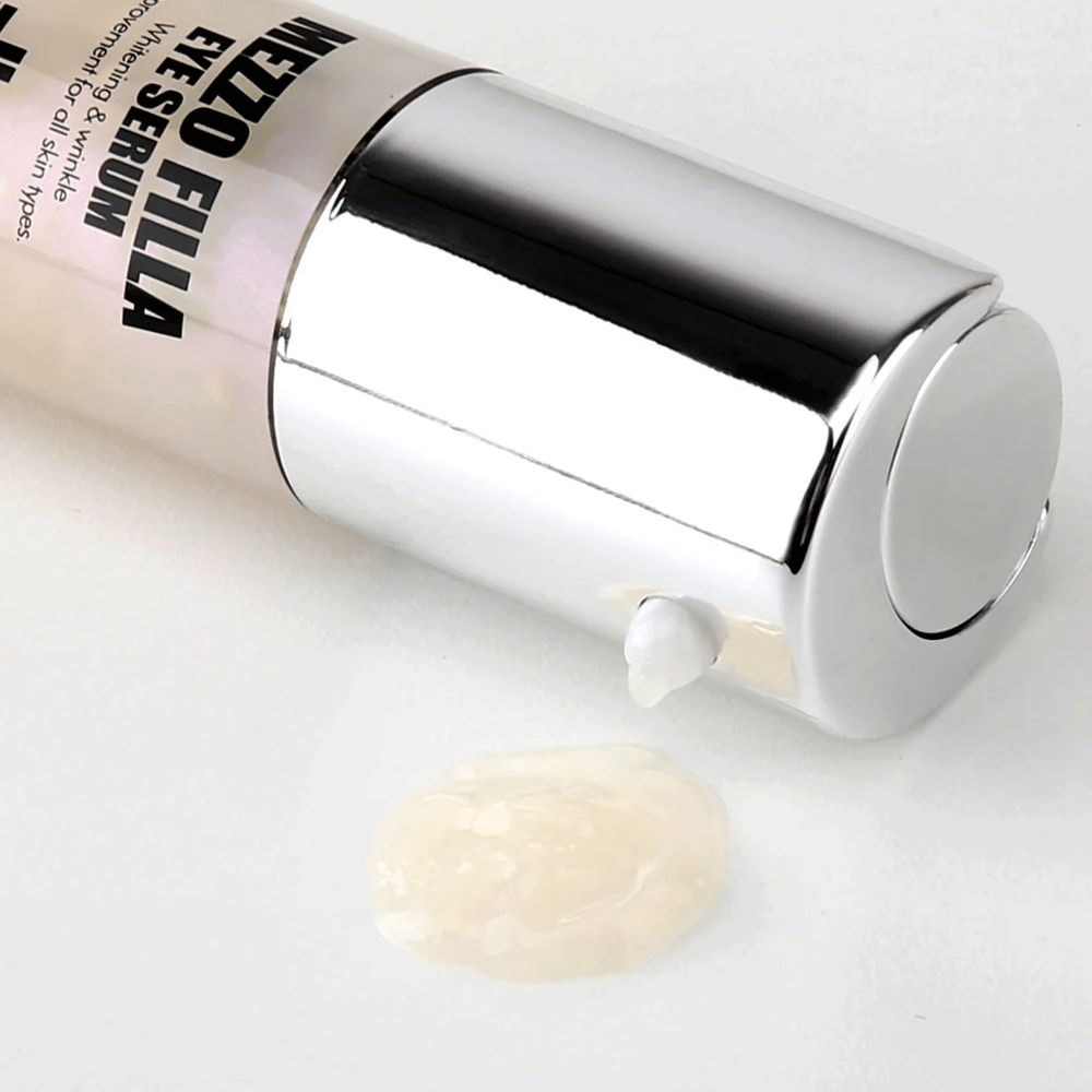MEDI-PEEL Mezzo Filla Eye Serum en empaque plateado con textura visible del suero – suero para ojos coreano que hidrata, rellena y combate las líneas finas alrededor de los ojos.