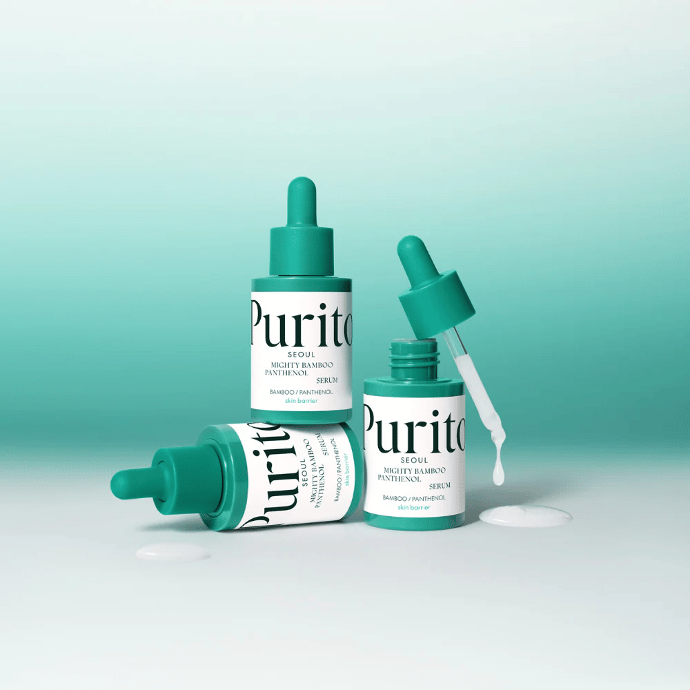 Tres botellas Purito Mighty Bamboo Panthenol Serum – suero hidratante que fortalece la barrera de la piel y proporciona un brillo fresco.