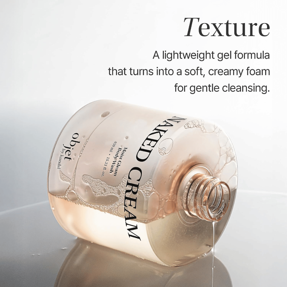 Objet by KUNDAL Moist Gleam Body Wash – textura de gel ligera que se transforma en una espuma suave y cremosa durante la limpieza.