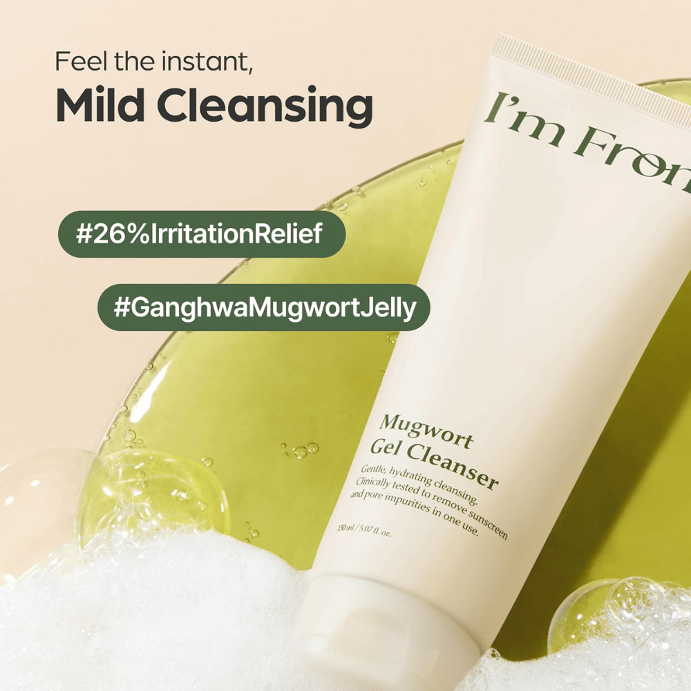 I'm From Mugwort Gel Cleanser 150 ml, suave limpiador en gel con artemisa. Tubo beige con gel limpiador verde y espuma blanca.
