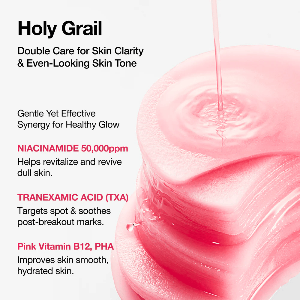 Almohadillas de tónico rosa con líquido vertido desde arriba, con ingredientes clave como niacinamida 50,000 ppm, ácido tranexámico y vitamina B12 para un tono de piel uniforme e hidratación.