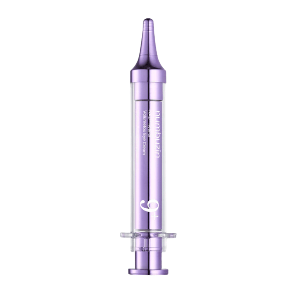 Imagen del producto de No.9 NAD+ Retinol Volumetox Eye Cream en empaque de lápiz morado sobre fondo blanco, una crema para ojos coreana con retinol y péptidos para mayor firmeza.