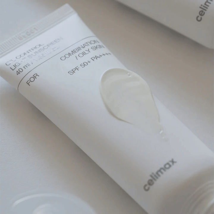Celimax Oil Control Light Sunscreen SPF 50+ PA++++ con textura ligera de gel-crema que se absorbe rápidamente y deja la piel hidratada sin sensación pegajosa