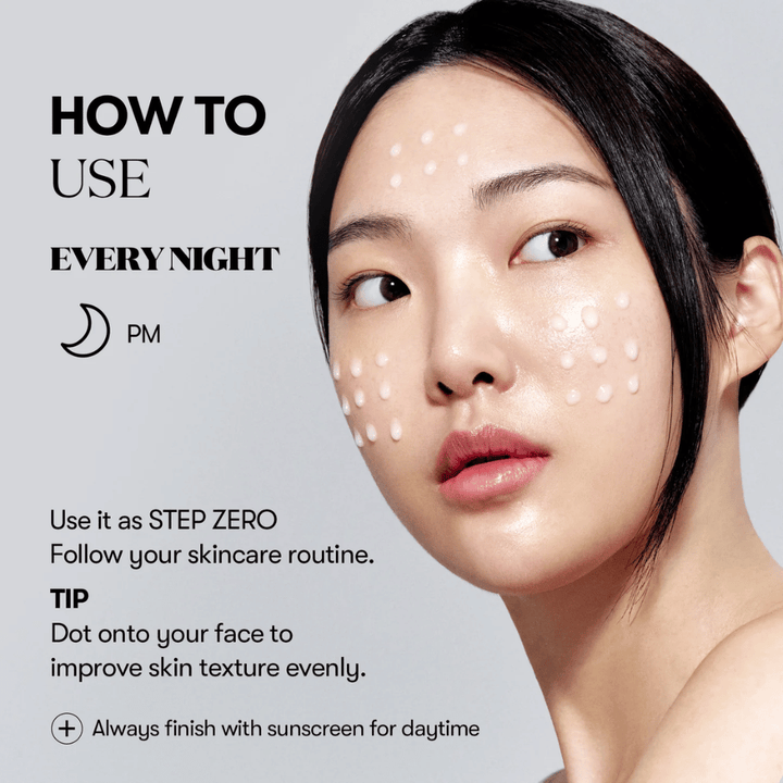 VT Cosmetics PDRN Reedle Shot 100 se aplica en pequeños puntos sobre el rostro como primer paso de la rutina de cuidado de la piel para mejorar la textura cutánea y la absorción