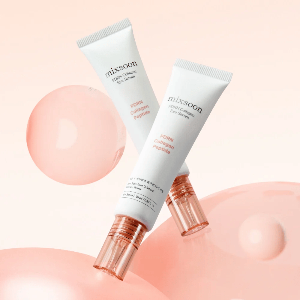 Mixsoon PDRN Collagen Eye Serum contra un fondo con burbujas rosas. Un suero para ojos iluminador con PDRN, colágeno y péptidos.
