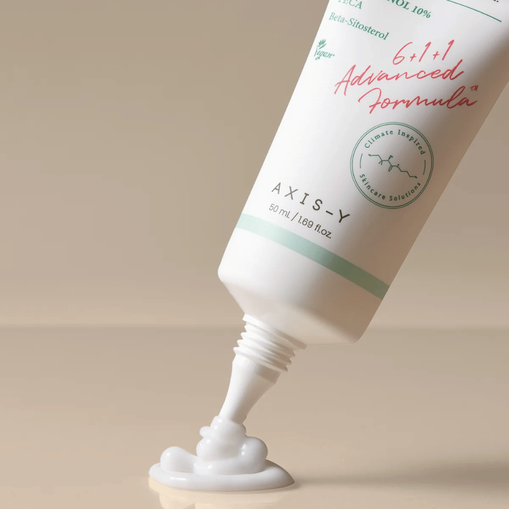 AXIS-Y Panthenol 10 Skin Smoothing Shield Cream se exprime del tubo