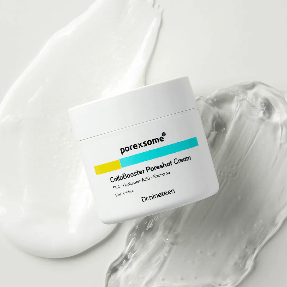 Dr.nineteen Porexsome CollaBooster Poreshot Cream sobre una superficie brillante, similar a un gel. Una crema hidratante con exosomas y ácido hialurónico.