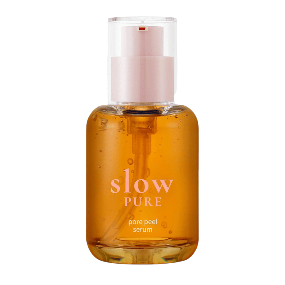 Slow Pure Pore Peel Serum en botella de vidrio con bomba, lleno de suero exfoliante color ámbar.
