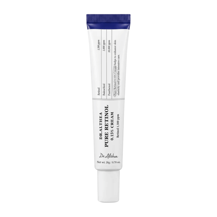 Imagen de producto recortada de Dr. Althea Pure Retinol 0.15% Cream sobre fondo blanco. El diseño minimalista del tubo resalta la expresión limpia y clínica del producto, al mismo tiempo que la concentración de retinol se comunica claramente en el envase.