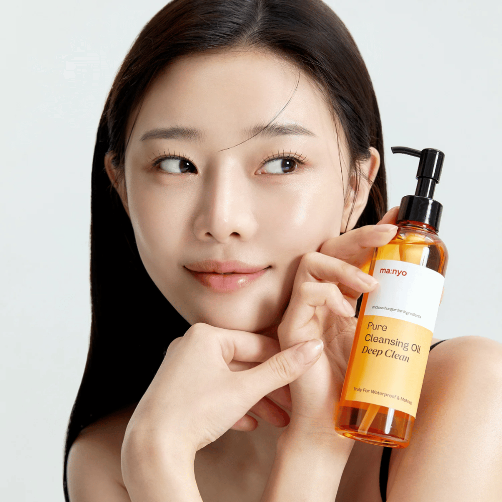 ma:nyo Pure Cleansing Oil Deep Clean – limpieza profunda con aceite que disuelve eficazmente el maquillaje resistente al agua y la suciedad sin resecar la piel.