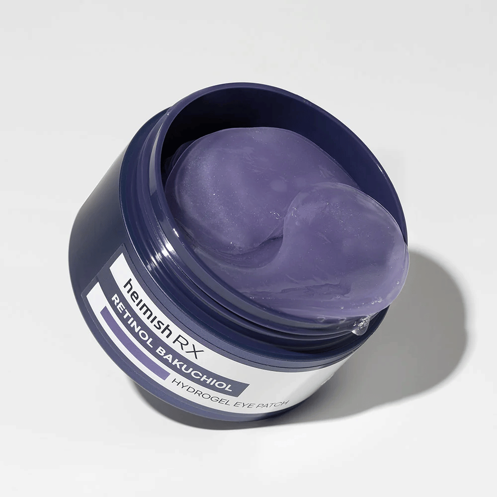 Heimish RX Retinol Bakuchiol Hydrogel Eye Patch en un tarro azul oscuro con parches de hidrogel morados para los ojos. Un producto diseñado para hidratar y reducir las líneas finas alrededor de los ojos.