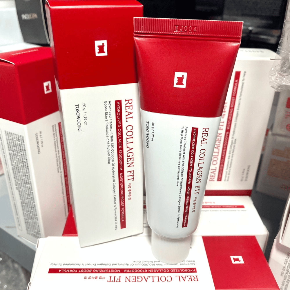 Tosowoong Real Collagen Fit contiene colágeno hidrolizado e hidrata la piel en profundidad al mismo tiempo que fortalece la elasticidad de la piel. La fórmula mejora el brillo y la barrera natural de la piel, proporcionando una apariencia fresca y juvenil. Ideal para uso diario.