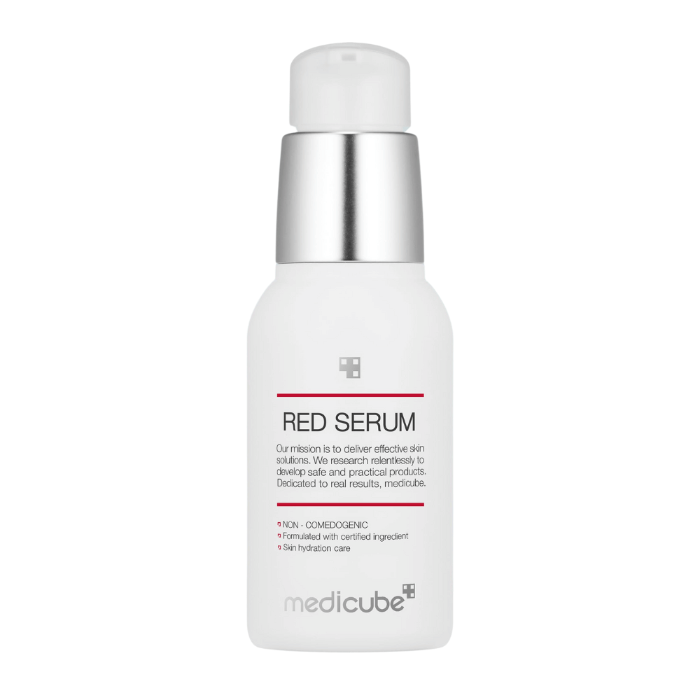 medicube Red Serum 2.0 – botella de bomba blanca con detalles plateados, diseñada para hidratar la piel y combatir el acné sin obstruir los poros.
