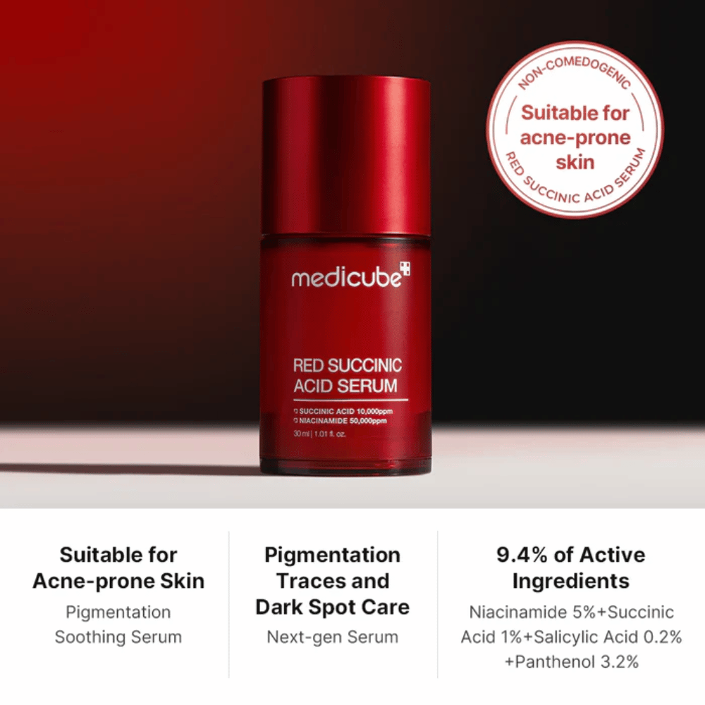 Medicube Red Succinic Acid Serum en una botella roja con bomba, desarrollado para piel propensa al acné. Contiene 5% de niacinamida, 1% de ácido succínico, 0.2% de ácido salicílico y 3.2% de pantenol para reducir manchas de pigmentación y calmar la piel.