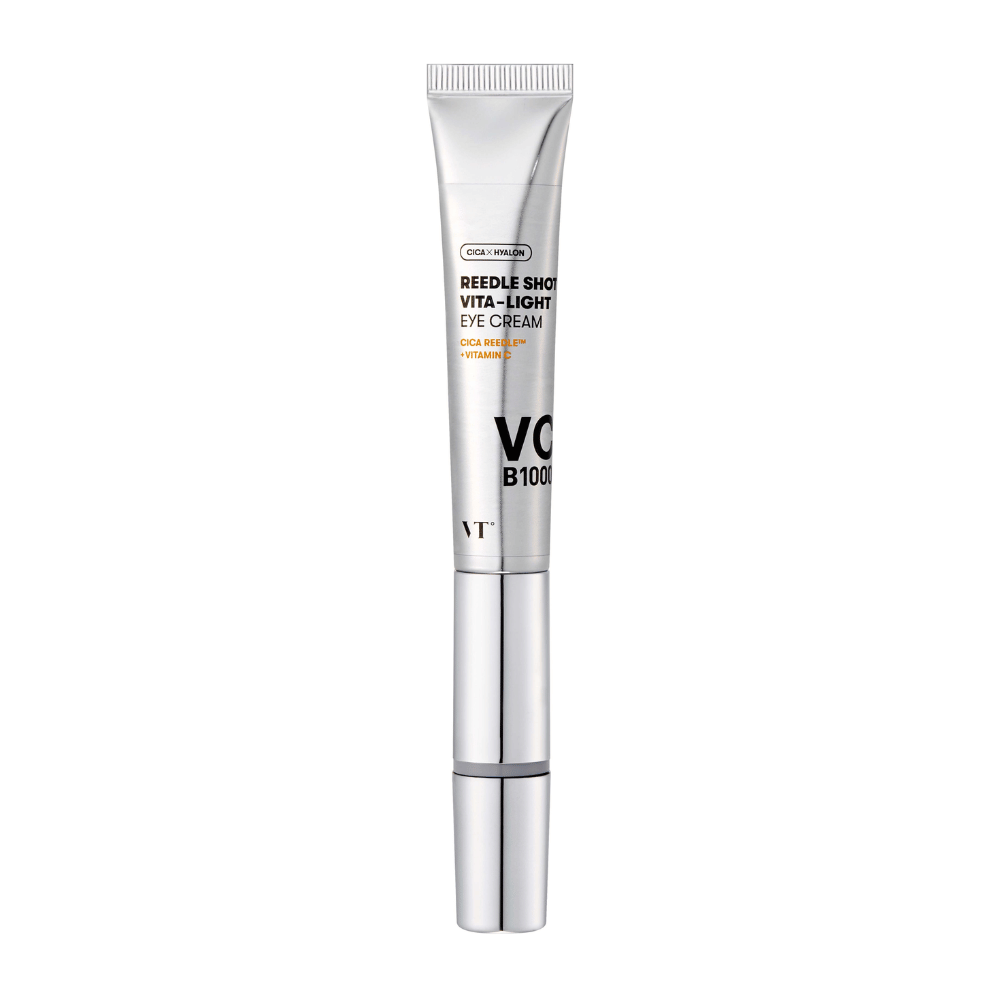 VT Reedle Shot Vita-Light Eye Cream en envase plateado con CICA, vitamina C e ingredientes hidratantes para iluminar y calmar el área debajo de los ojos.