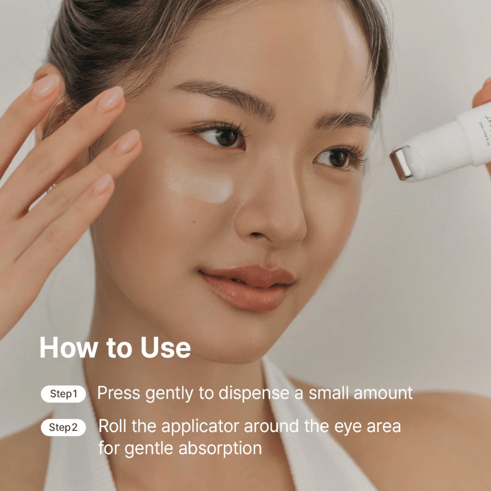Dr. Althea Retinol Flat Iron Eye Roller se aplica debajo de los ojos con un rodillo refrescante para reducir ojeras, líneas finas e hinchazón.