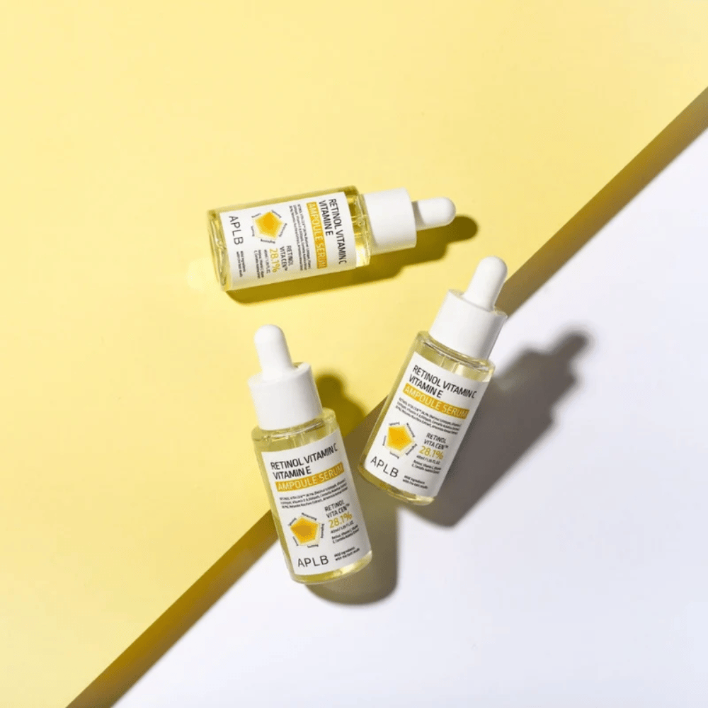 APLB Retinol Vitamin C Vitamin E Ampoule Serum sobre fondo amarillo y blanco