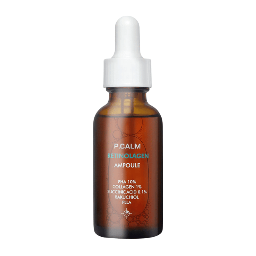 Imagen de producto recortada de P.CALM Retinolagen Ampoule sobre un fondo claro. La botella de vidrio marrón con cuentagotas y diseño minimalista transmite una impresión clínica y profesional.