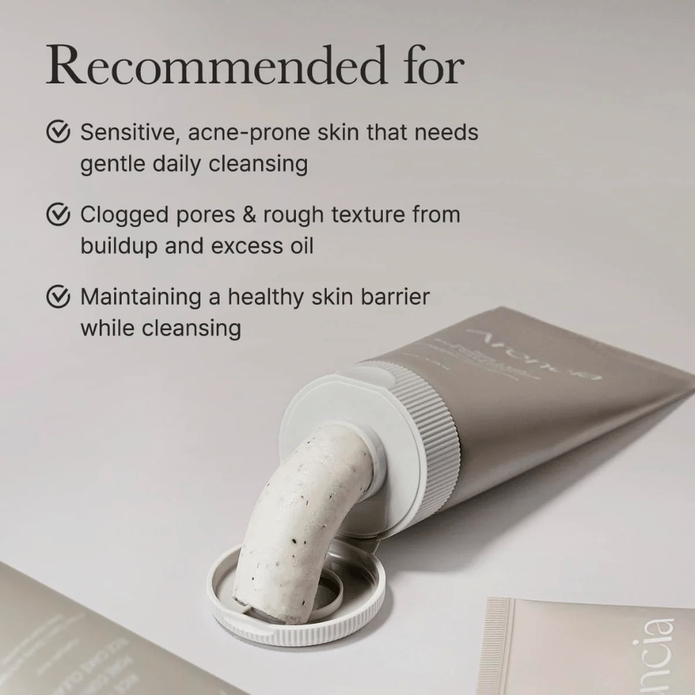 Arencia Rice + LHA Pore Control Rice Cake Cleanser en tubo con producto exprimido, muestra una consistencia cremosa adecuada para pieles sensibles y propensas al acné.