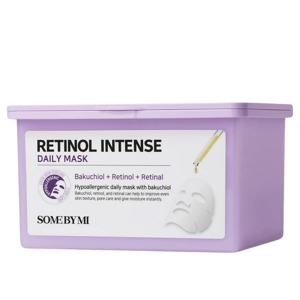 Esta imagen muestra Some By Mi
"Retinol Intense Daily Mask." Esta mascarilla facial diaria contiene bakuchiol, retinol y retinal, que ayudan a mejorar la textura de la piel, minimizar los poros y proporcionar hidratación. El producto es hipoalergénico y está diseñado para uso diario.