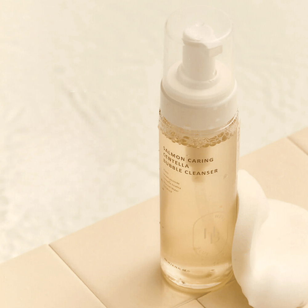 Heveblue Salmon Caring Centella Bubble Cleanser – limpiador facial coreano con Centella Asiatica y PDRN de salmón que ayuda a limpiar la piel suavemente y proporciona una espuma limpiadora suave.