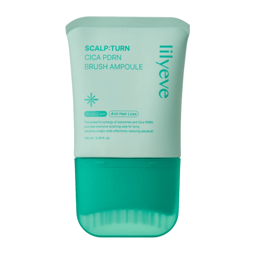 Imagen de producto recortada de LILYEVE Scalp:Turn Cica PDRN Brush Ampoule sobre fondo blanco. El diseño muestra el envase turquesa con aplicador de cepillo integrado para una aplicación fácil directamente en el cuero cabelludo.