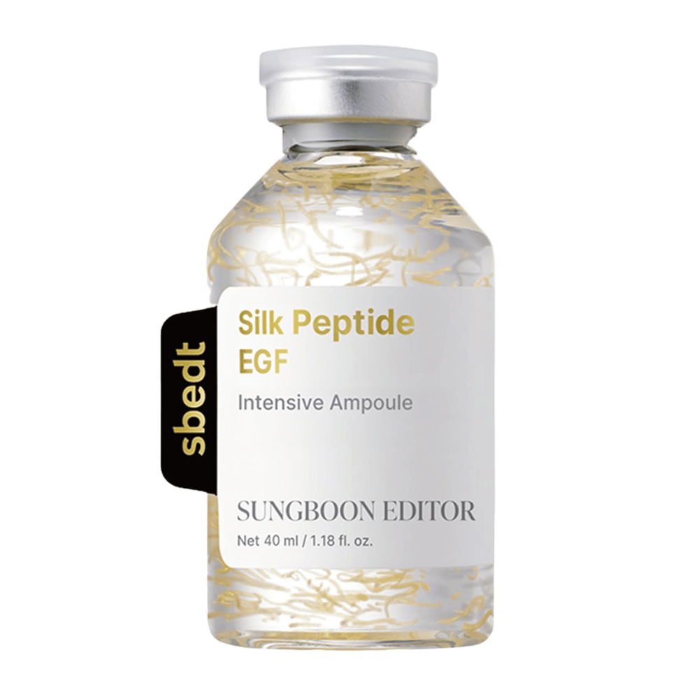 SUNGBOON EDITOR Silk Peptide EGF Intensive Ampoule es un sérum concentrado con extracto de seda, EGF, péptidos y oro de 24K que hidrata la piel y contribuye a una apariencia más firme, uniforme y radiante.