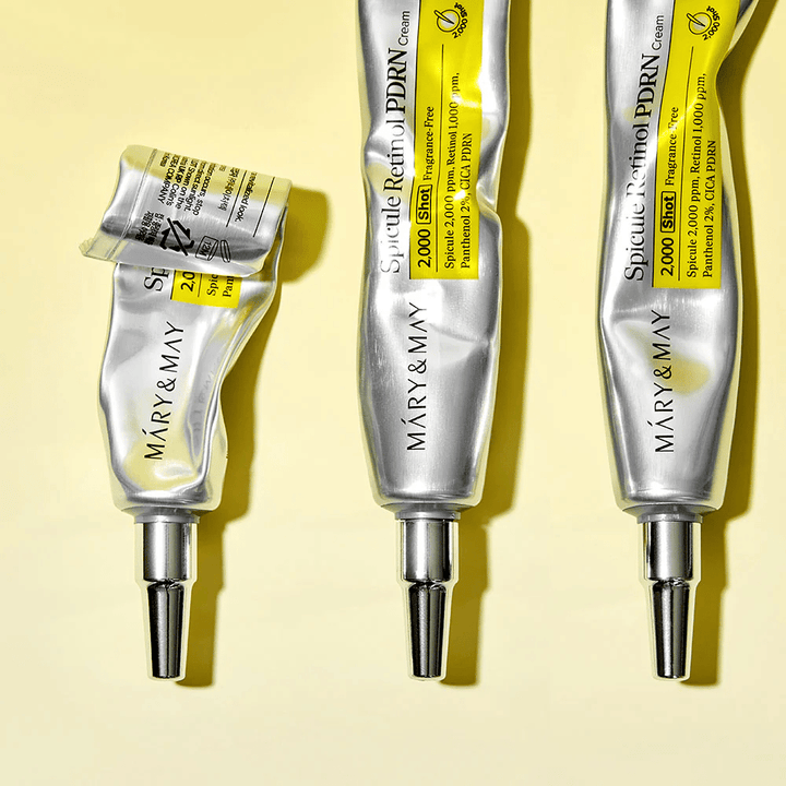MARY & MAY Spicule Retinol PDRN Cream con aplicación visible en tubo, muestra la consistencia de la crema y el aplicador dirigido para una aplicación precisa en la piel.