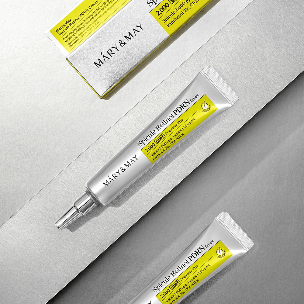 MARY & MAY Spicule Retinol PDRN Cream en tubo y empaque sobre fondo claro, una crema facial activa con retinol, tecnología de espícula y PDRN para una mejor estructura y renovación de la piel.