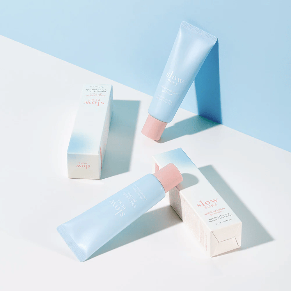 Varios tubos Slow Pure Splash Hydration Gel Cream con empaque en tonos azul claro y blanco.