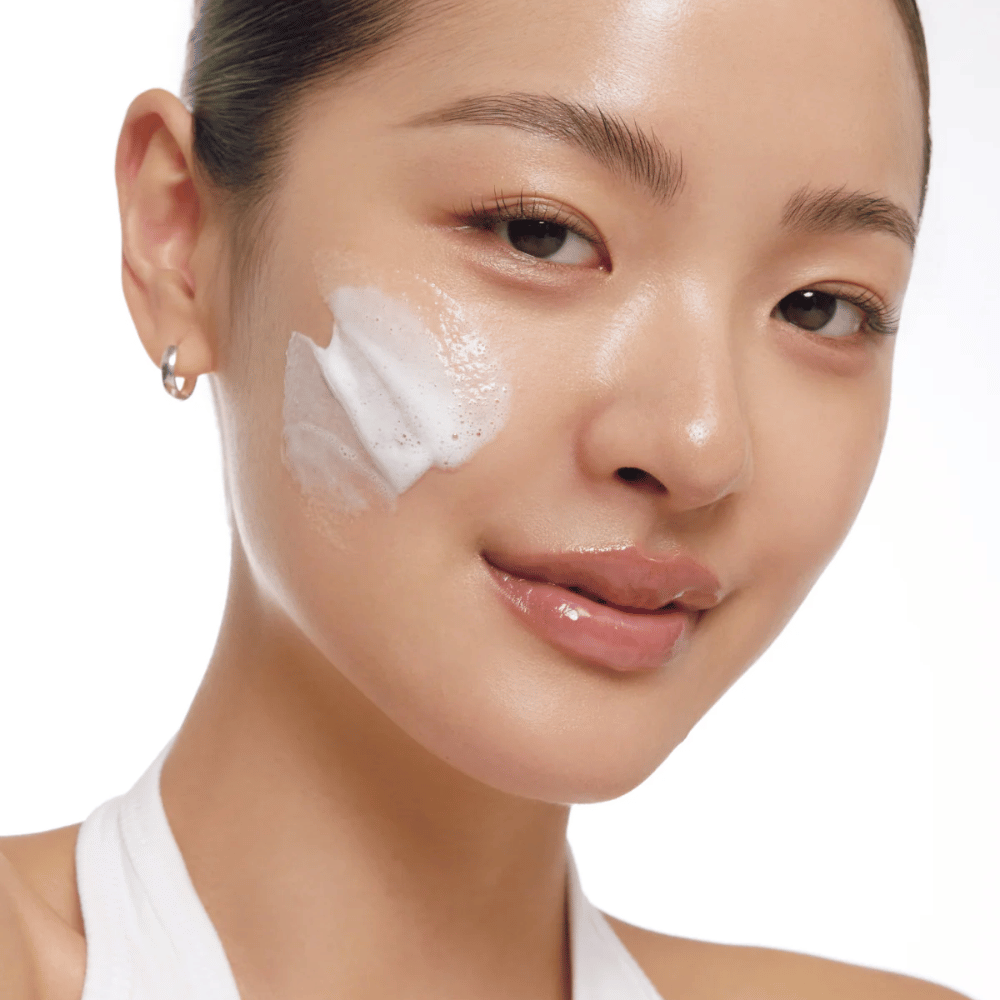 AXIS-Y Sunday Morning Refreshing Cleansing Foam se aplica sobre la piel