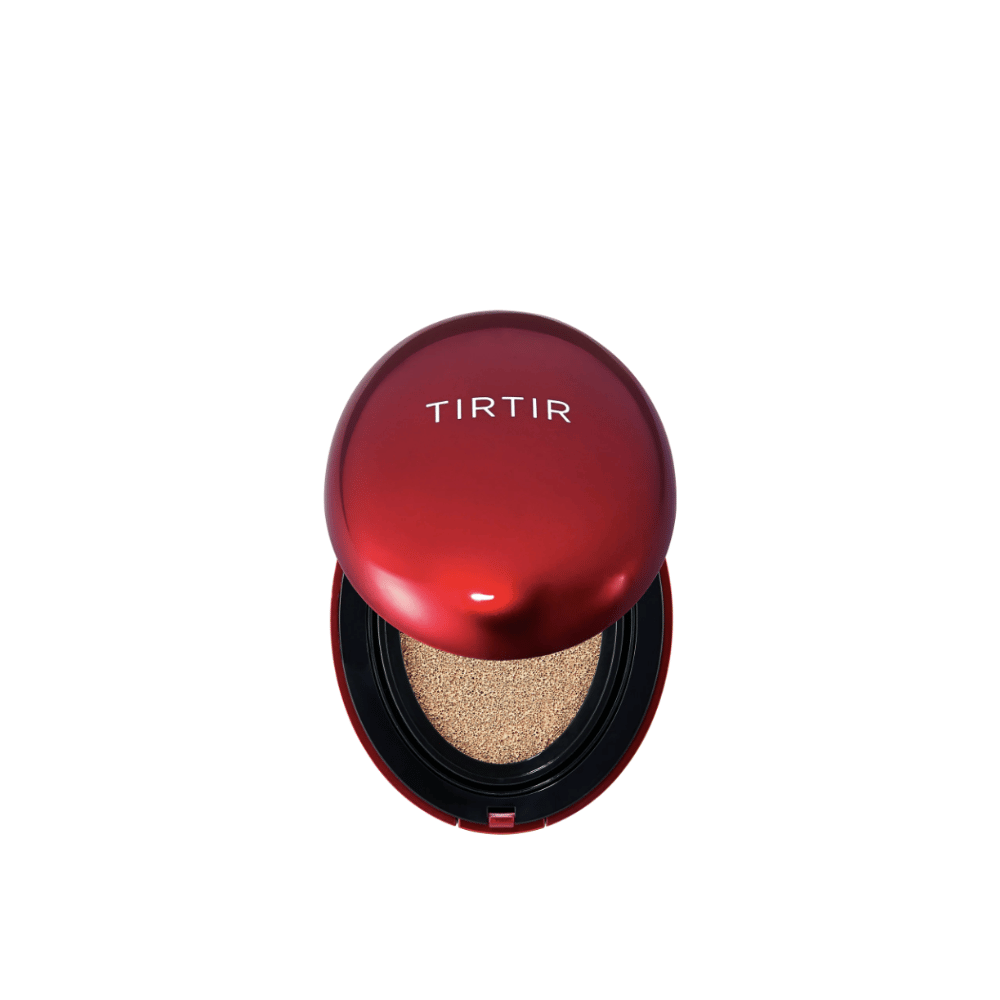Esta es una imagen de TIRTIRs Mask Fit Red Cushion. Un cushion foundation elegante y con estilo que proporciona una cobertura uniforme y un acabado radiante.