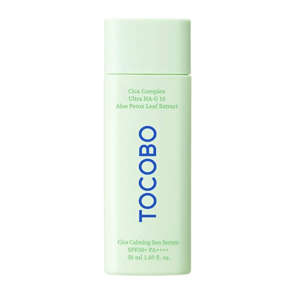 TOCOBO Cica Calming Sun Serum en botella verde menta con texto azul, SPF50+ PA++++, 50 ml.